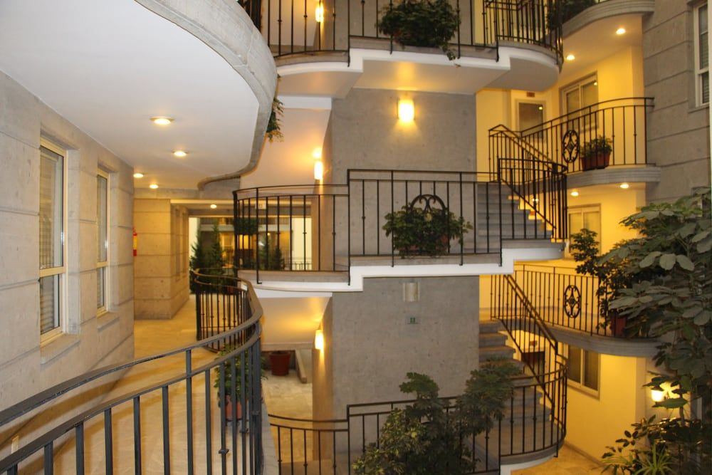 undefined Suites Obelisk 9