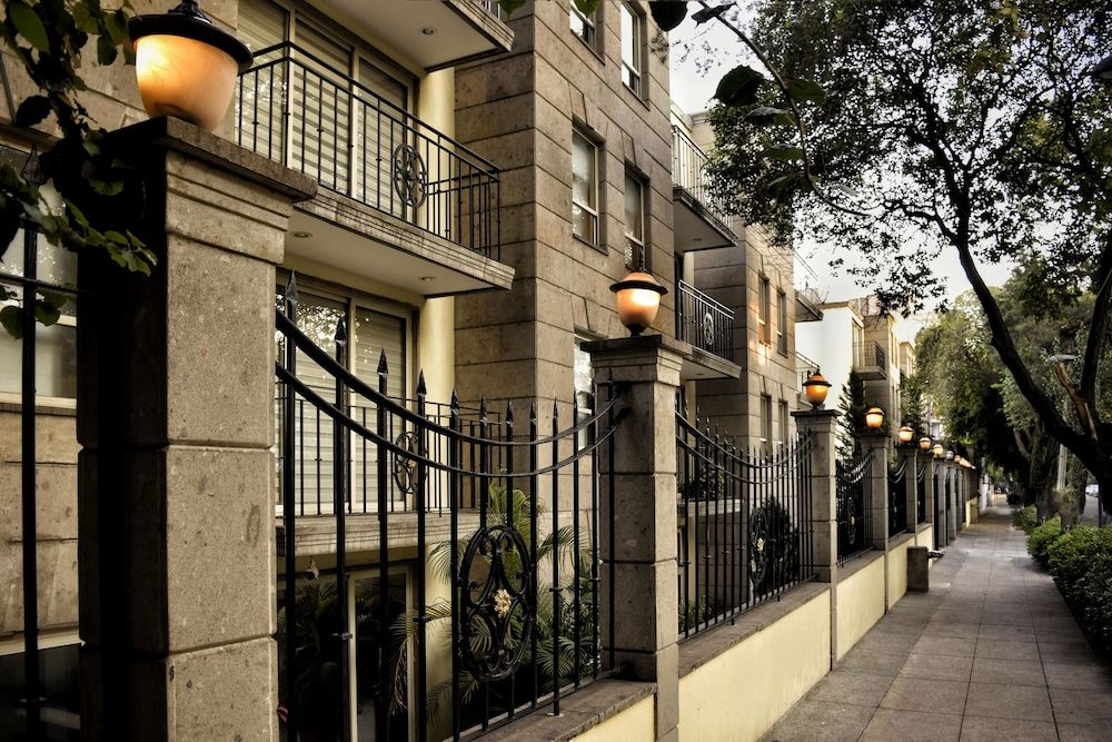 undefined Suites Obelisk 6