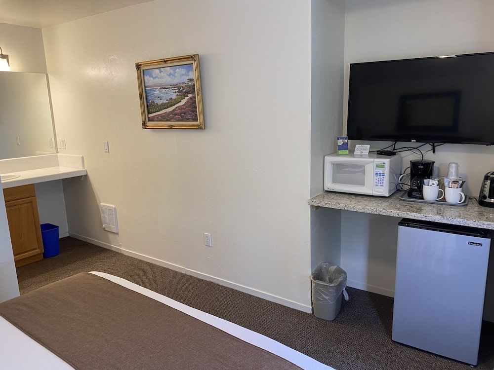 Bide-A-Wee Inn Standard Room, 1 Queen Bed 14