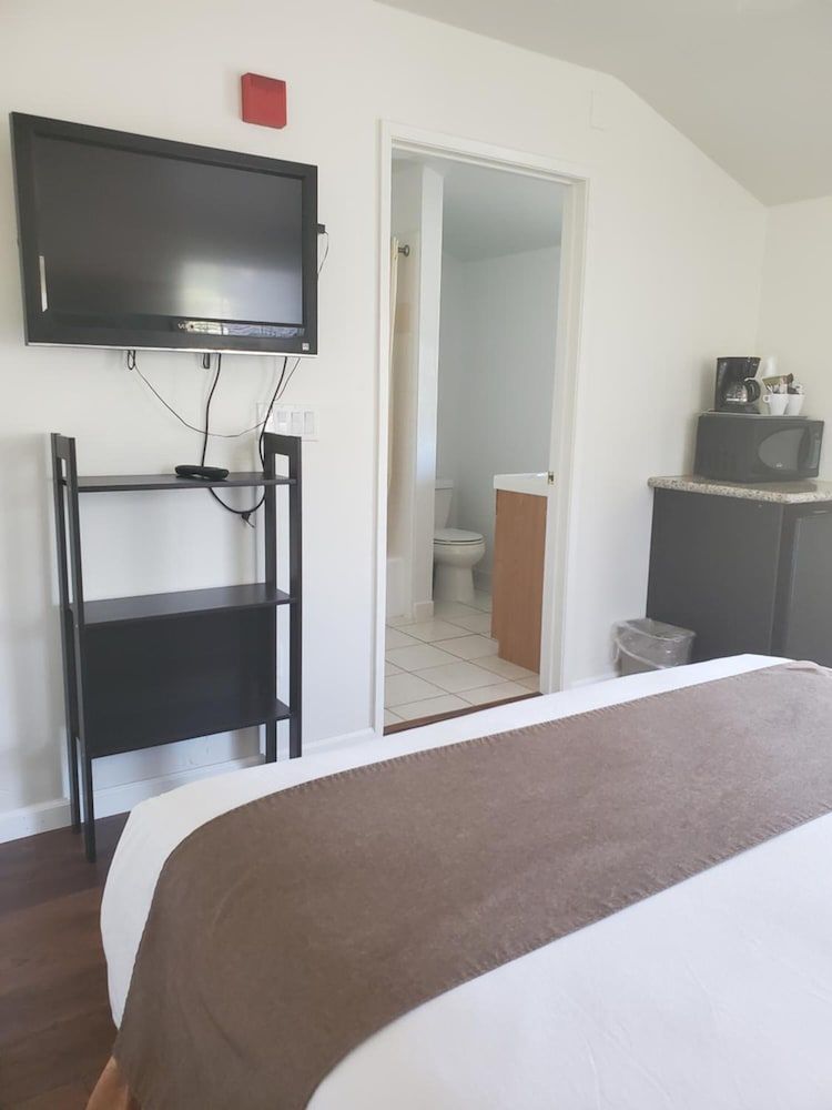 Bide-A-Wee Inn Standard Room, 1 Queen Bed 12