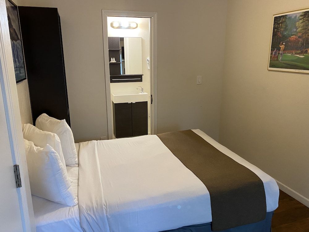 Bide-A-Wee Inn Standard Room, 1 Queen Bed 4