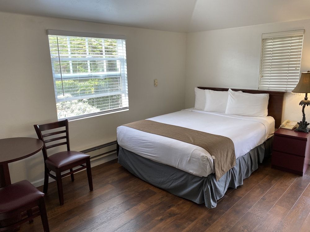 Bide-A-Wee Inn Standard Room, 1 Queen Bed 2