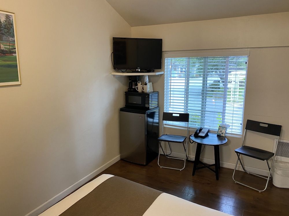 Bide-A-Wee Inn Standard Room, 1 Queen Bed 13