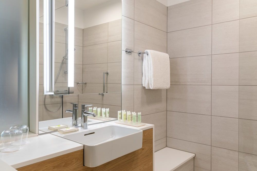 Courtyard by Marriott Glasgow SEC Deluxe Twin Room, 2 Twin Beds 2