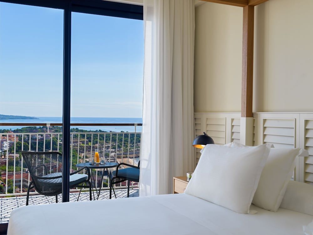 H10 Imperial Tarraco Suite Imperial Tarraco (3 adults) 6