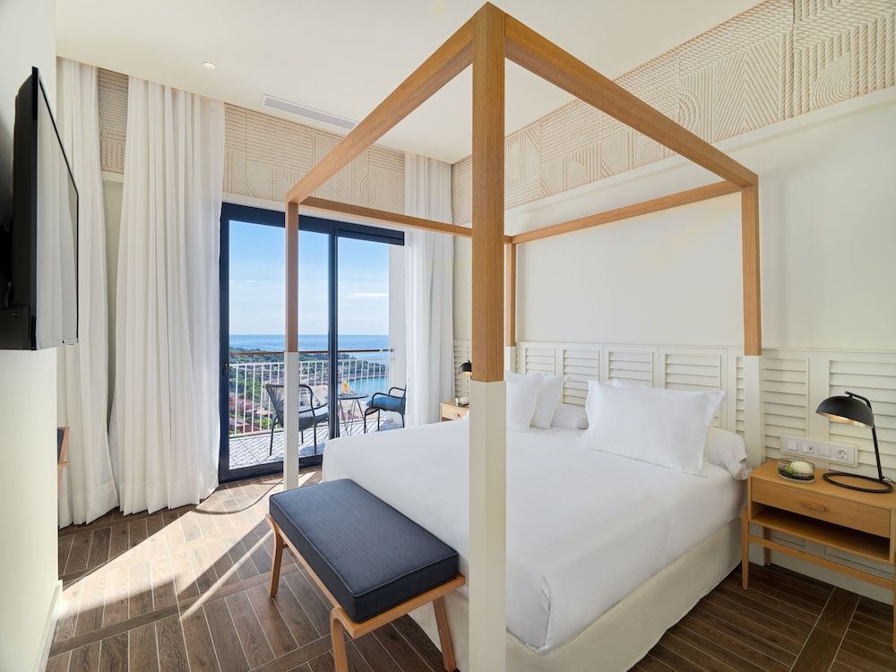 H10 Imperial Tarraco Suite Imperial Tarraco (3 adults) 5