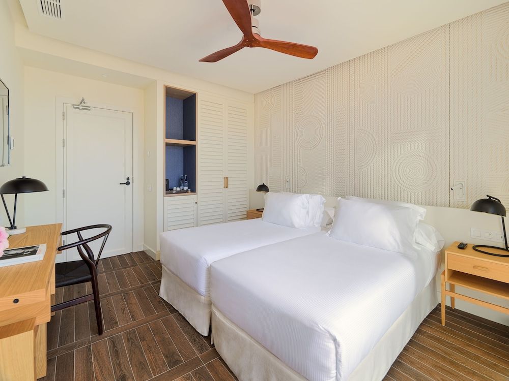 H10 Imperial Tarraco Classic Room (2 adults) 2