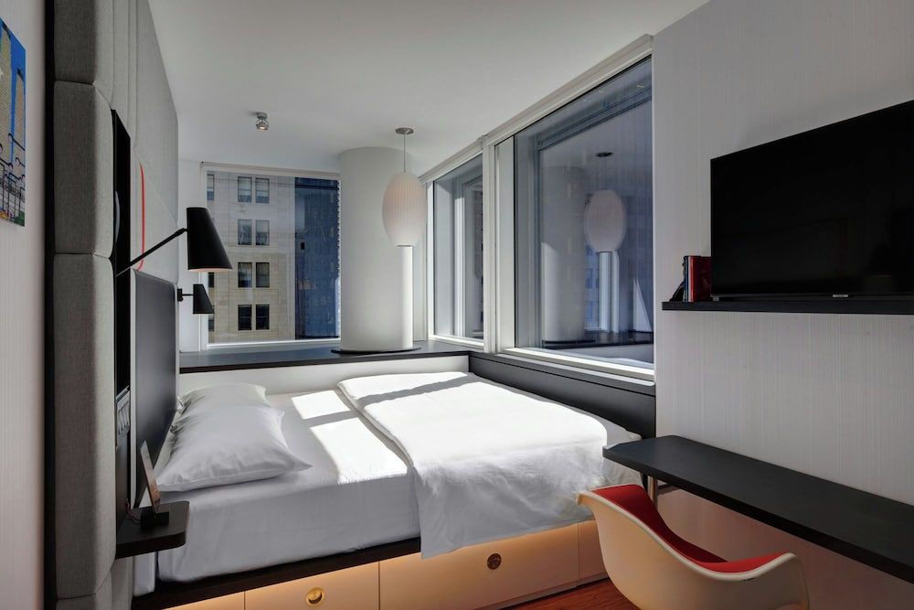 citizenM Chicago Downtown Room, 1 King Bed (High Floor) 10