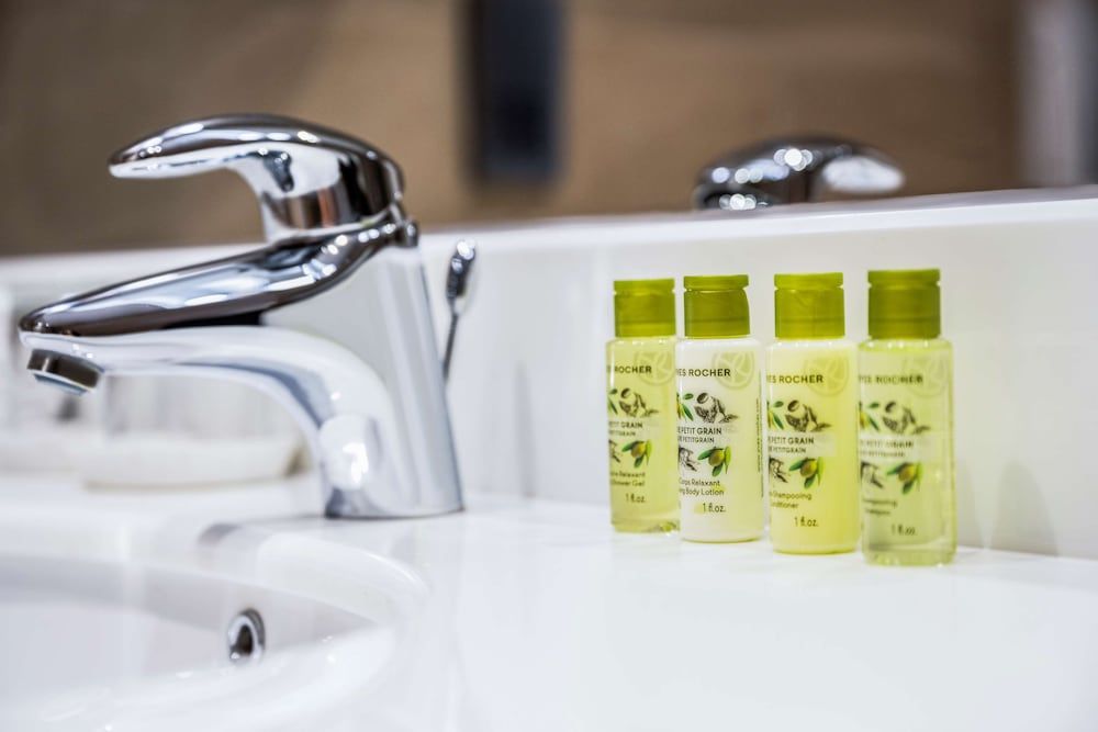 Aleph Doha Residences, Curio Collection by Hilton Room, 1 King Bed, City View 5