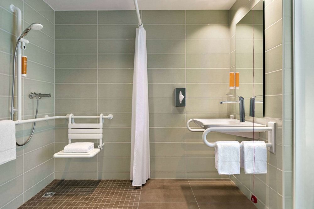 Super 8 by Wyndham Dresden Room, 1 Double Bed, Accessible, Non Smoking 5