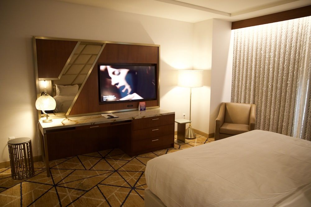 Hard Rock Hotel & Casino Sacramento Deluxe Room, 1 King Bed 4
