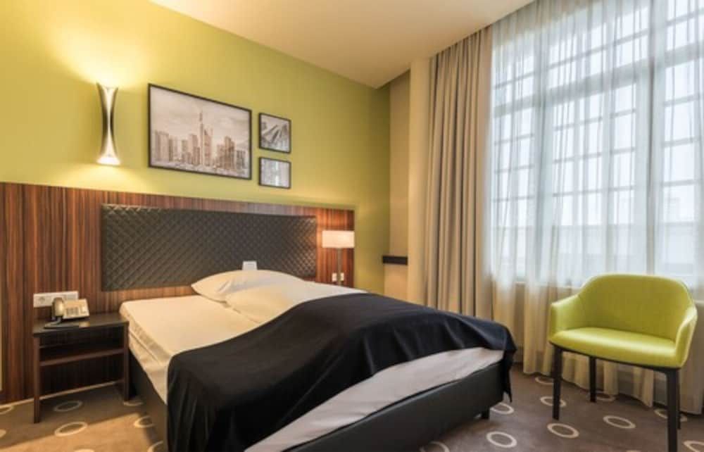 undefined The Frankfurt Hotel 10