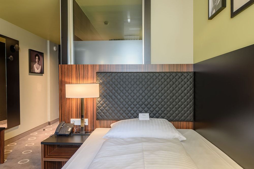 undefined The Frankfurt Hotel 10