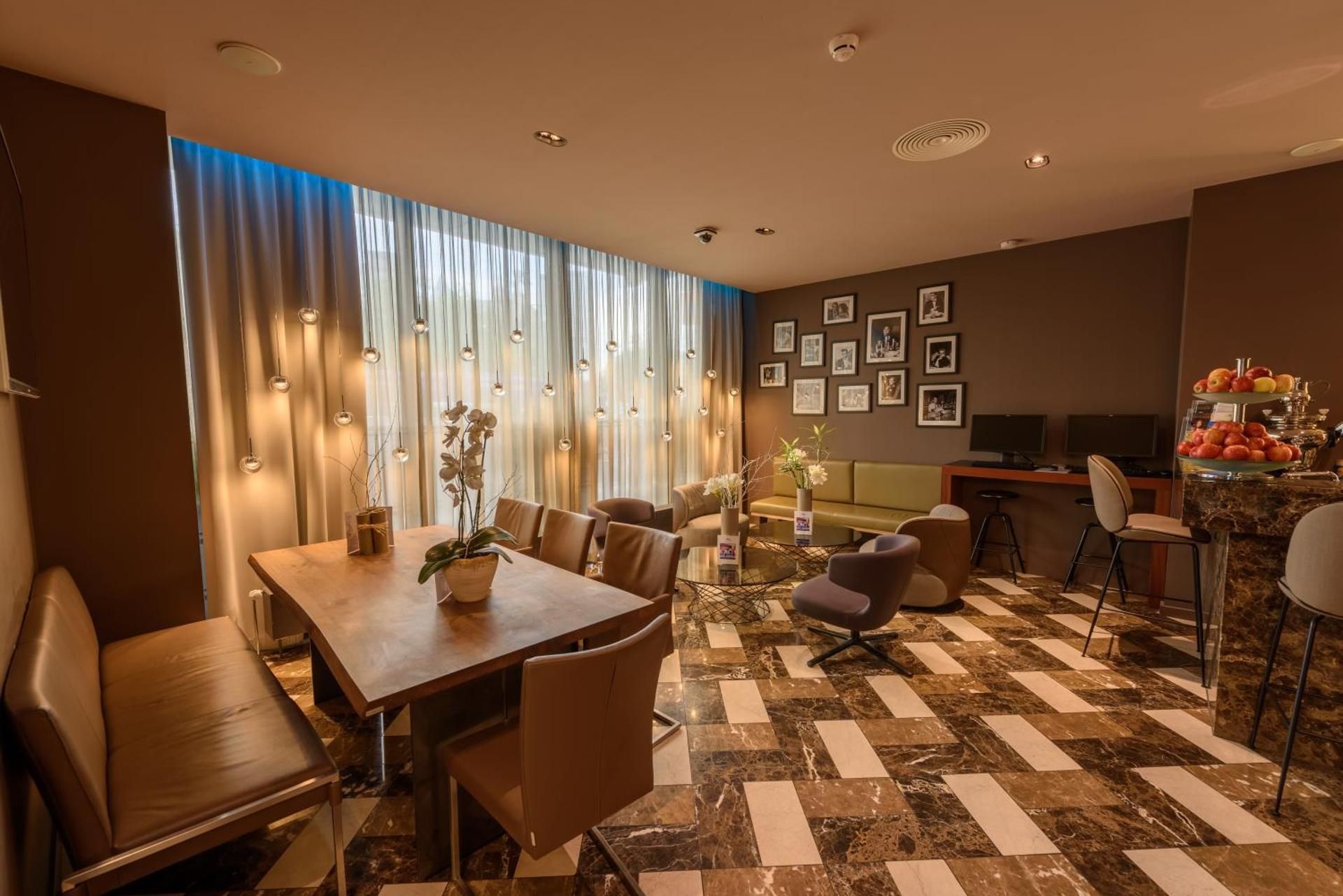 undefined The Frankfurt 5