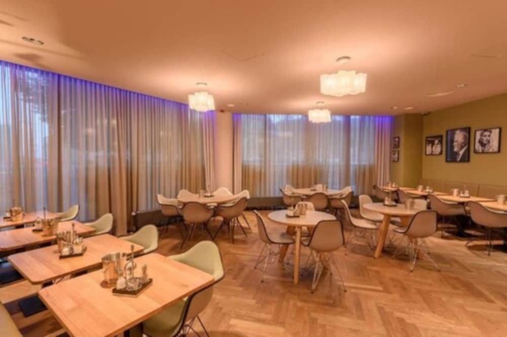 undefined The Frankfurt Hotel 7