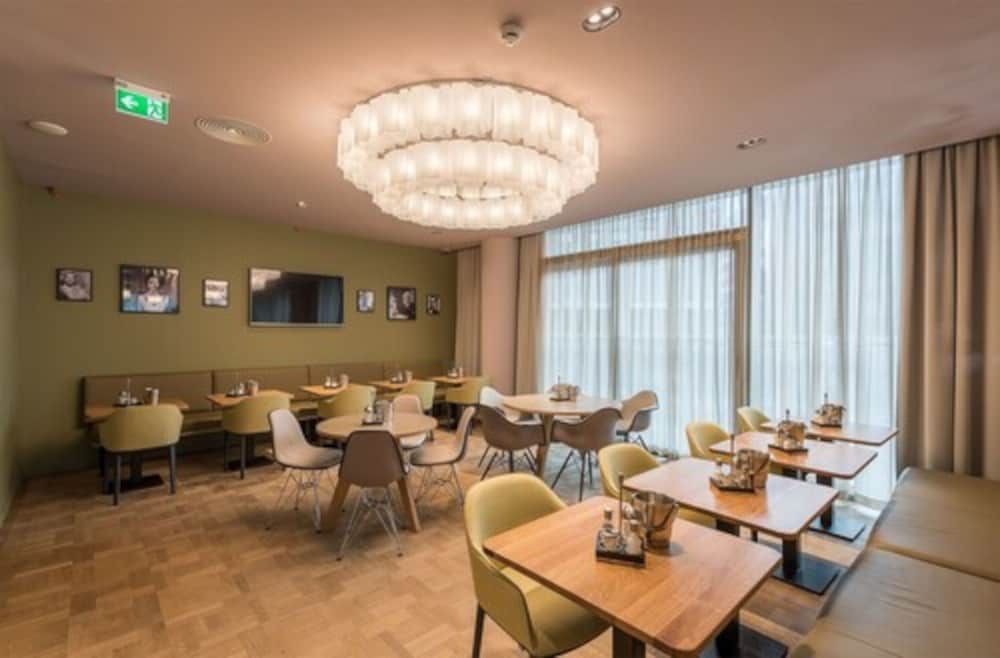 undefined The Frankfurt Hotel 5