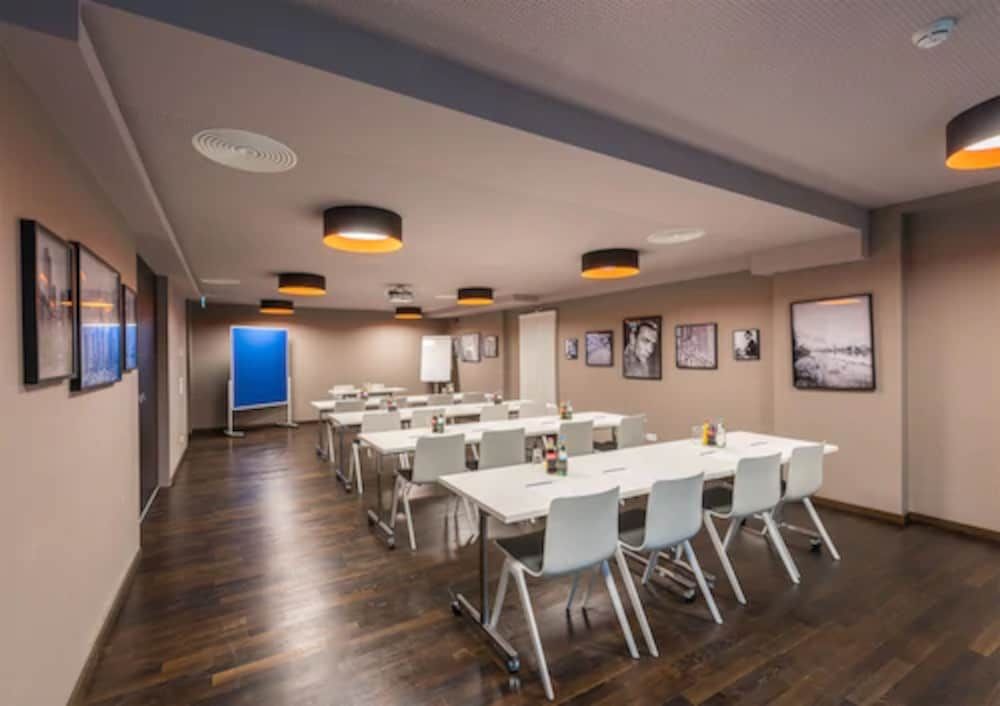 undefined The Frankfurt Hotel 6