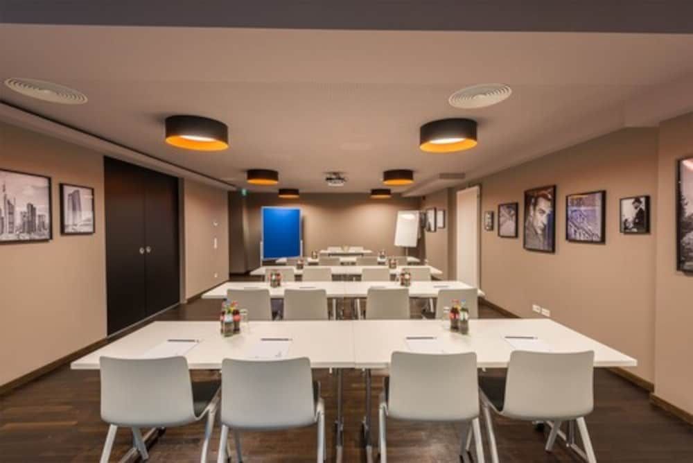 undefined The Frankfurt Hotel 9