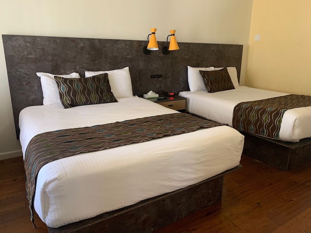 undefined Oasis Inn & Suites 3