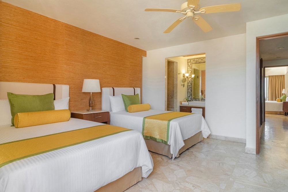 Family Room, Ocean View (Preferred Club)