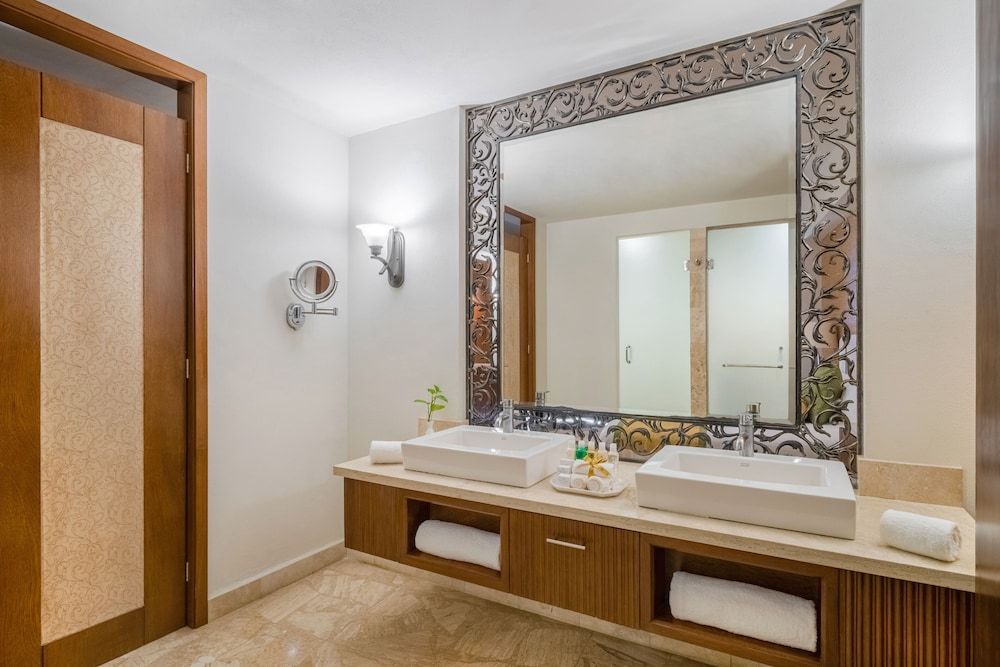 Deluxe Room, 2 Double Beds, Partial Ocean View (Preferred Club)