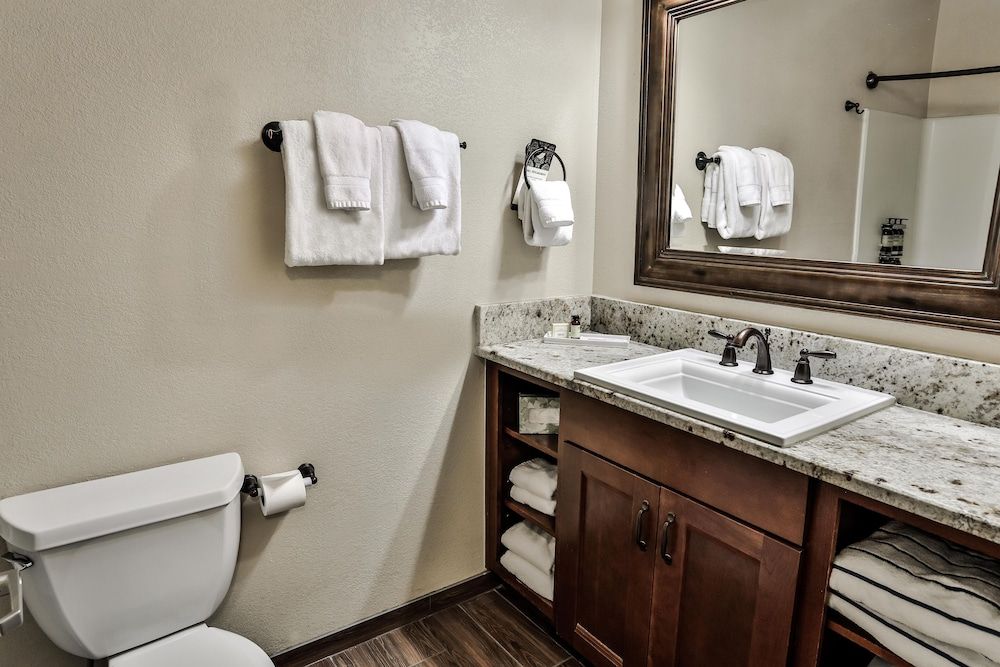 The Springs Resort & Spa Deluxe Studio Suite, 2 Queen Beds, Kitchenette, Mountainside 4