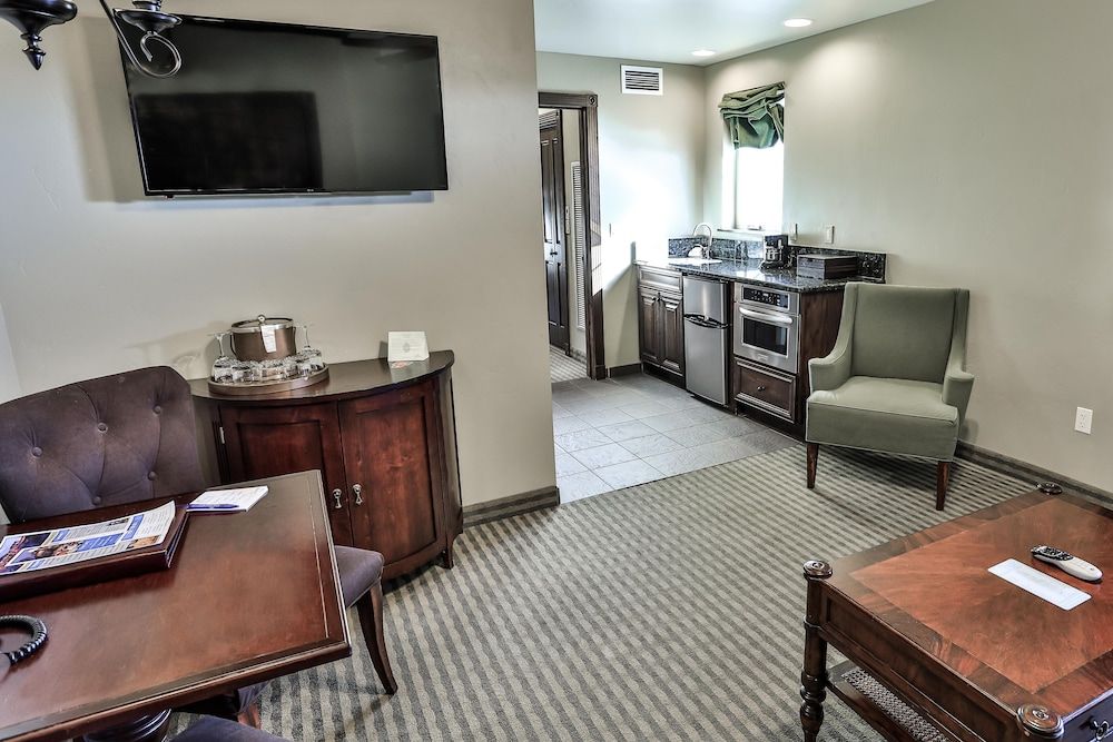 The Springs Resort & Spa Luxury Suite, Multiple Beds, Non Smoking, Kitchenette 5