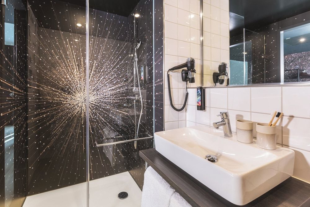 Holiday Inn - the niu, Star Sindelfingen by IHG Standard Room, 1 Queen Bed 5