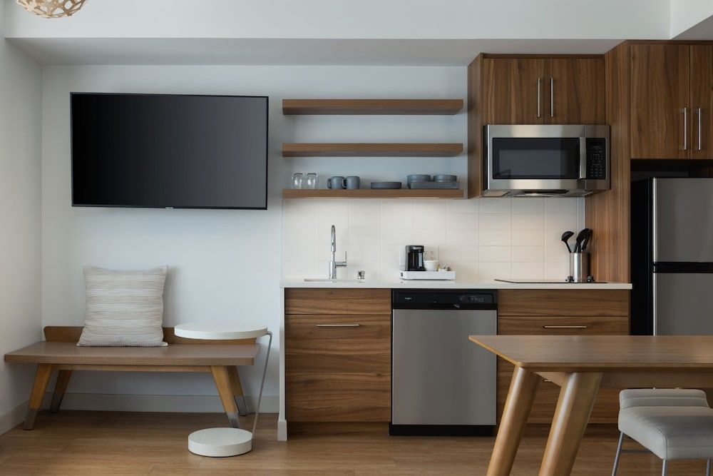 Element Atlanta Buckhead Deluxe Room, 1 King Bed 4