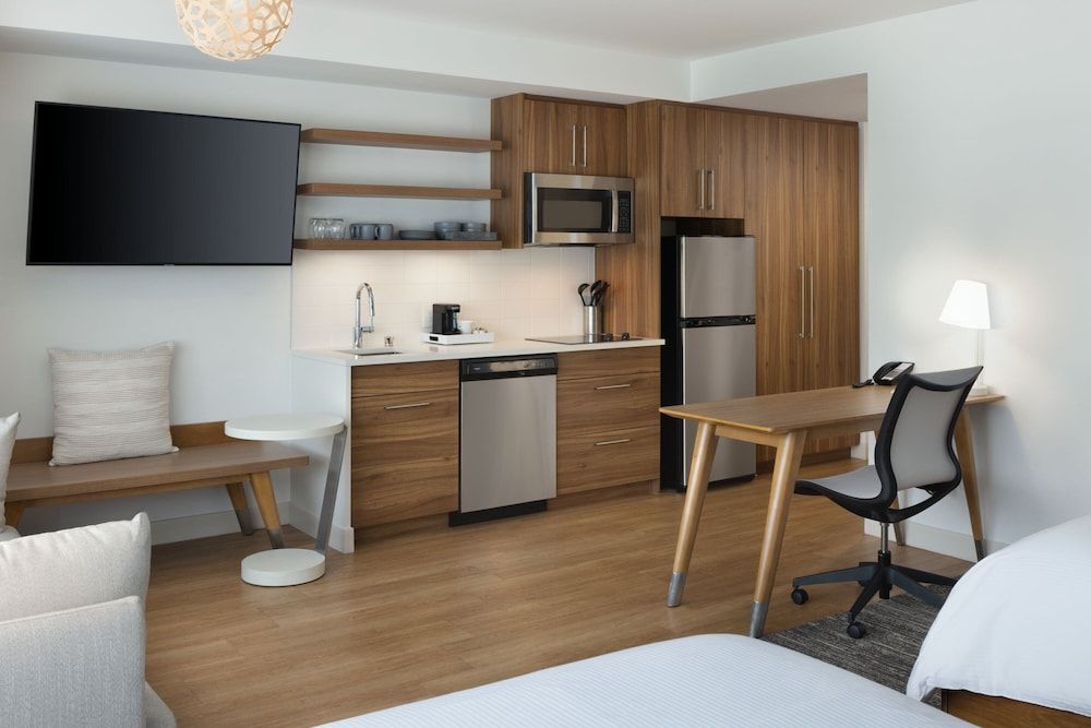 Element Atlanta Buckhead Deluxe Room, 1 King Bed 3