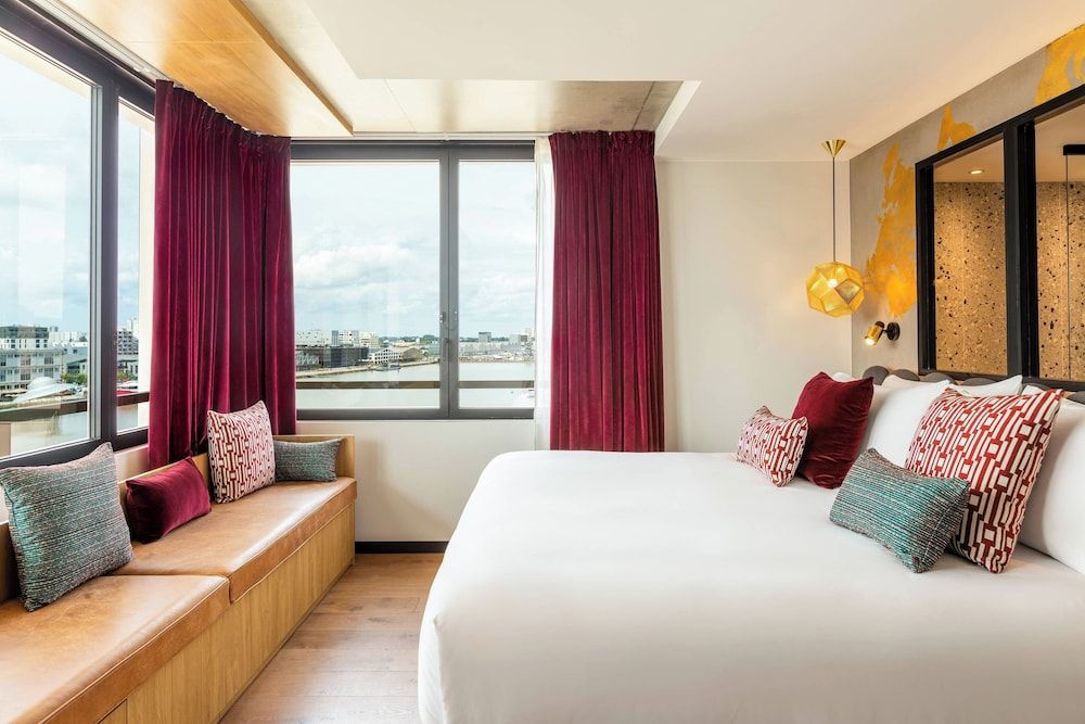 Room, 1 Queen Bed (La Galerie)