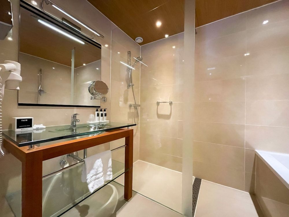 Westcord WTC Hotel Leeuwarden Comfort Deluxe room twin 2