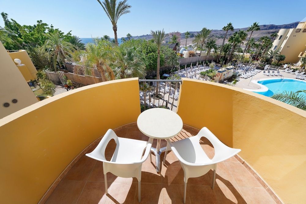 Sport Hotel Monte Feliz - powered by Playitas Classic Two Bedroom Apartment with Balcony Pool View 3