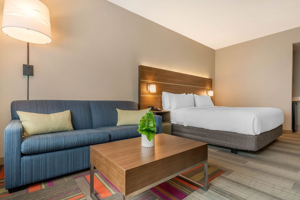 Standard Room, 1 King Bed, Accessible (Mobility, Roll-In Shower)