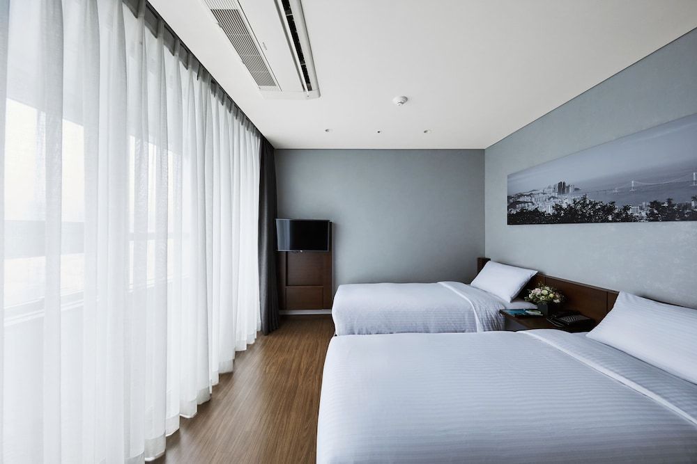 undefined Felix by STX Hotel & Suite