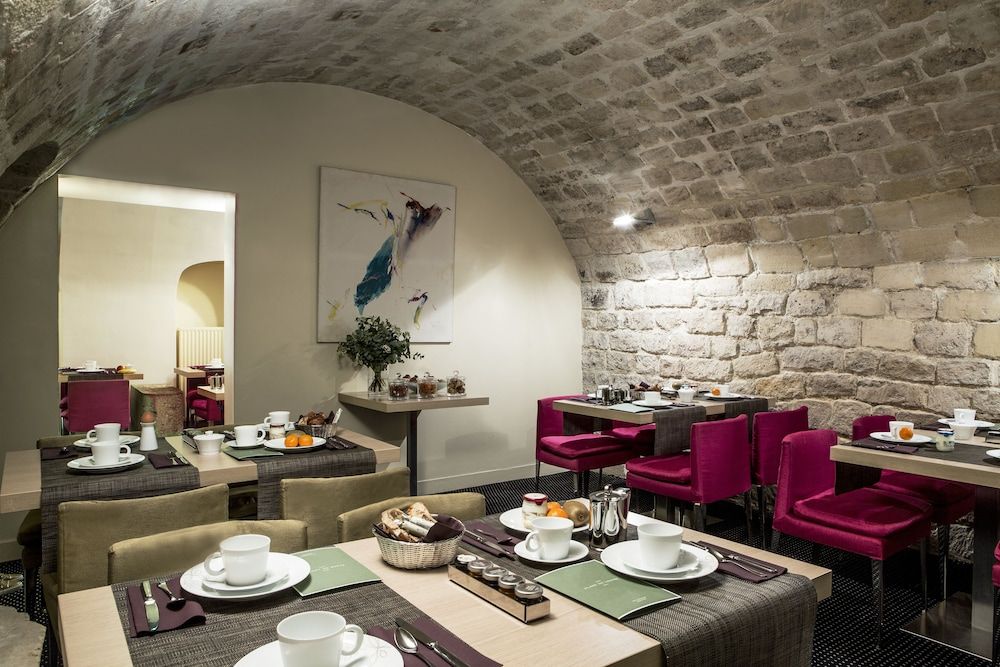 undefined Hôtel de la Place du Louvre 10