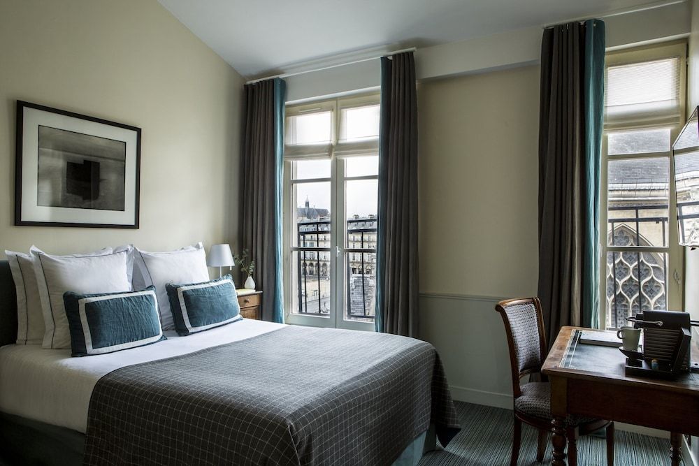 undefined Hôtel de la Place du Louvre 4