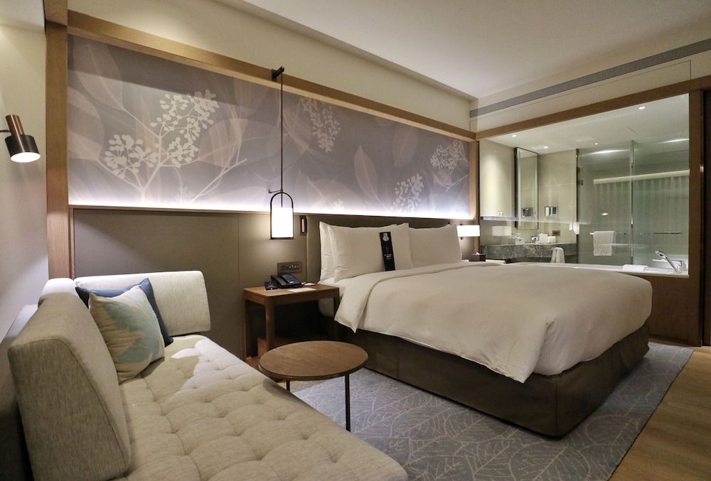 DoubleTree by Hilton Taipei Zhongshan Room, 1 King Bed 2