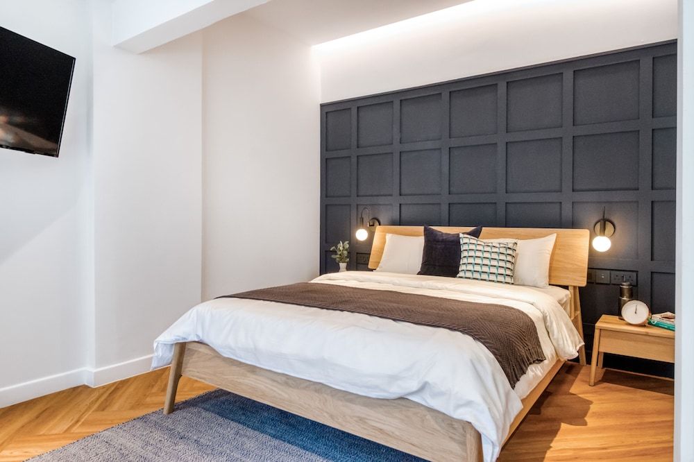 The Extra Large Room with unlimited access to co-working space and 24/7 coffee and tea