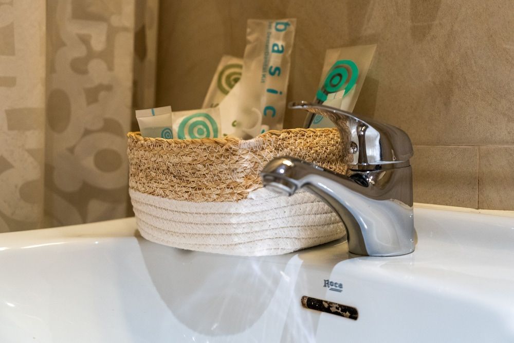 Hostal Matheu City Double or Twin Room 17