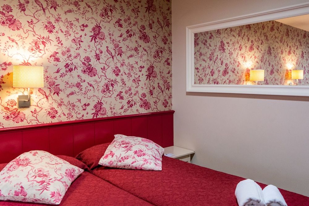 Hostal Matheu City Double or Twin Room 3