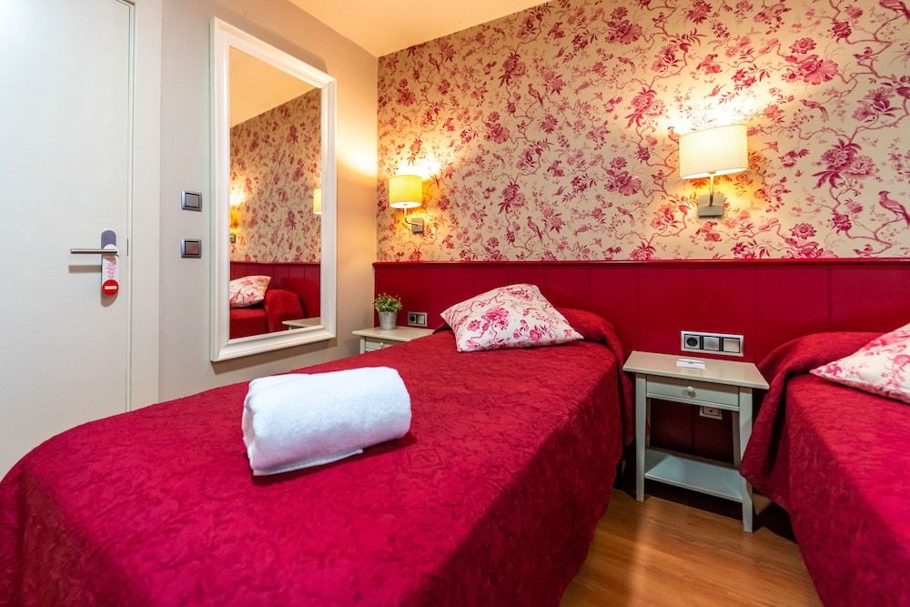 Hostal Matheu City Double or Twin Room 12