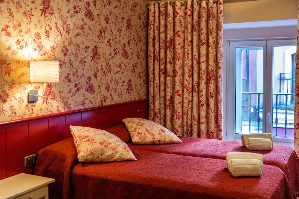 Hostal Matheu City Double or Twin Room 5