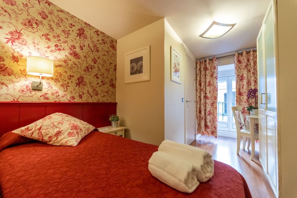 Hostal Matheu City Double or Twin Room 8