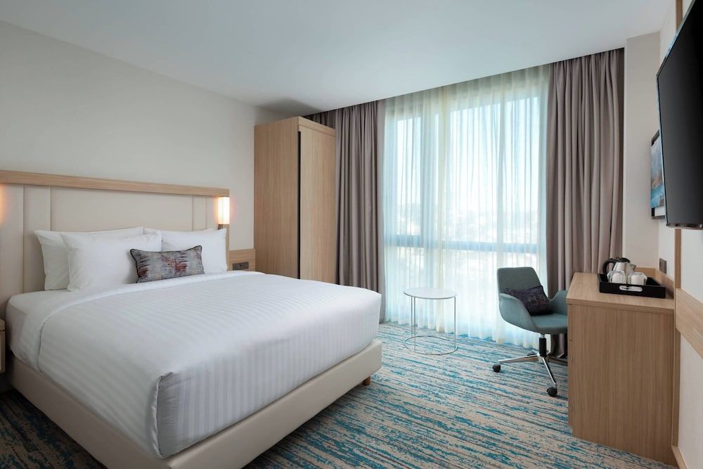 Courtyard by Marriott Chisinau Standard Room, 1 Queen Bed, City View 4