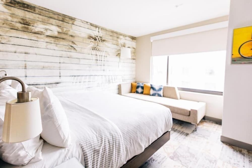 Room, 1 King Bed, Accessible (Mobility, Roll-In Shower)