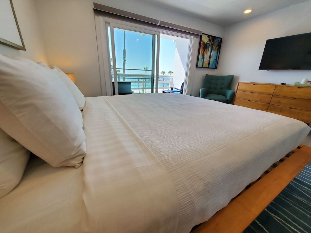 Sea Horse Resort Studio, 1 King Bed, Non Smoking, Ocean View 2