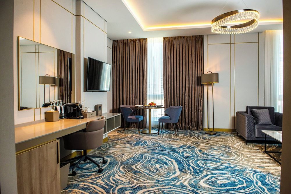 Executive Suite, 1 King Bed, Club Lounge Access