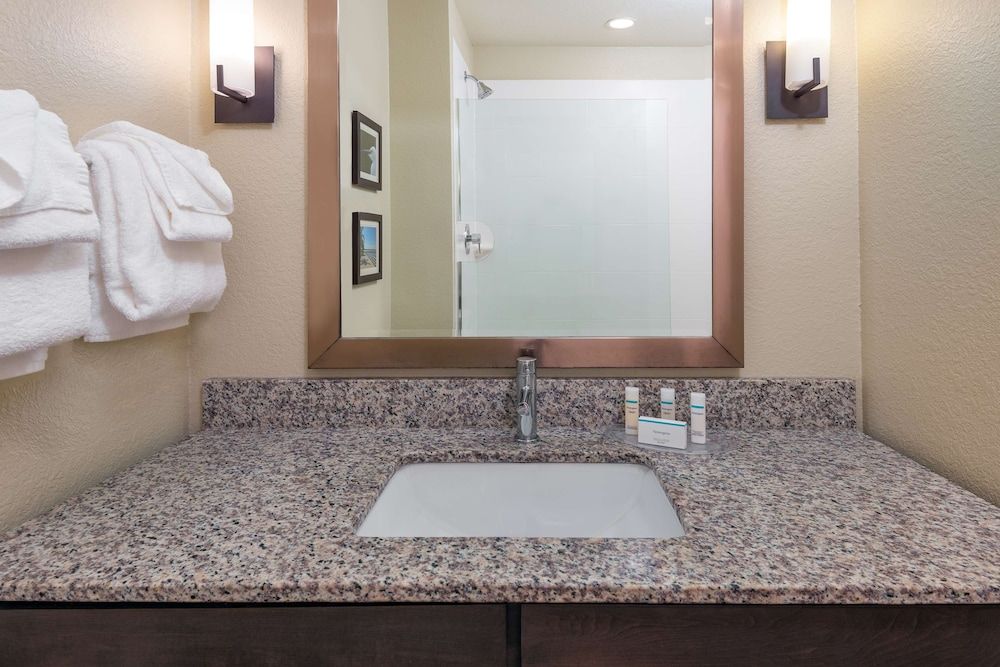 Ameniti Bay, BW Signature Collection Suite, 2 Queen Beds, Non Smoking, Refrigerator & Microwave (with Sofabed) 3