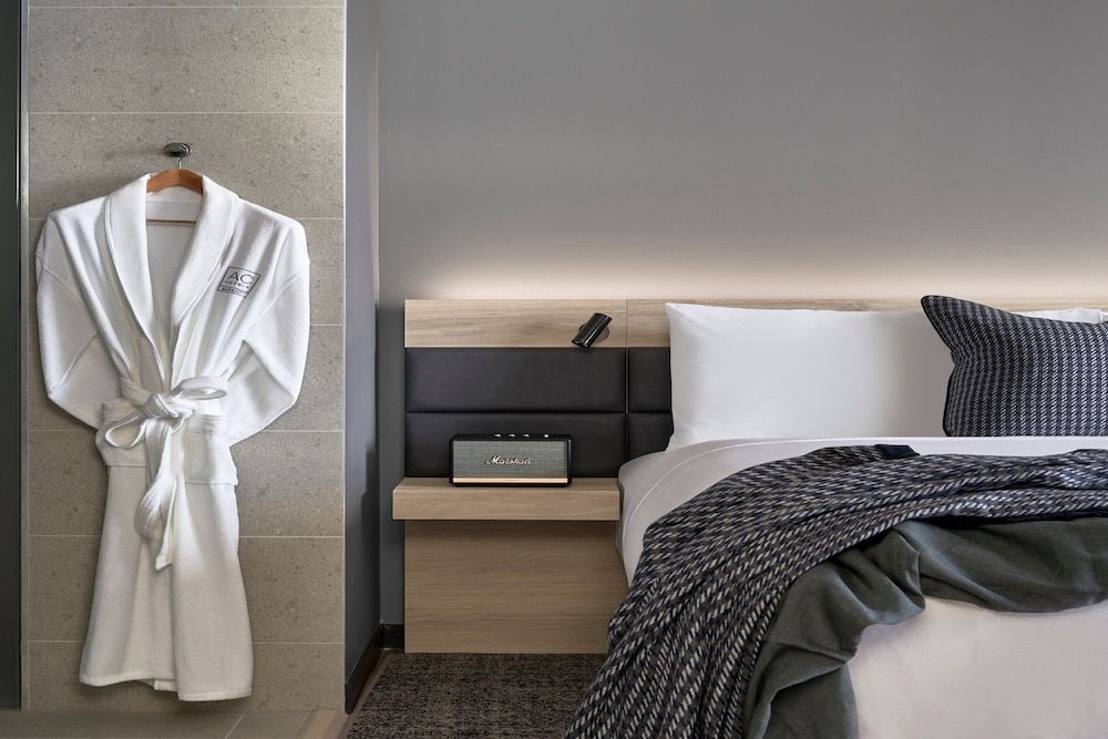 Signature Suite, 1 King Bed, Non Smoking, City View